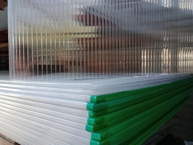 Polycarbonaat kanaalplaat — kas accessoire